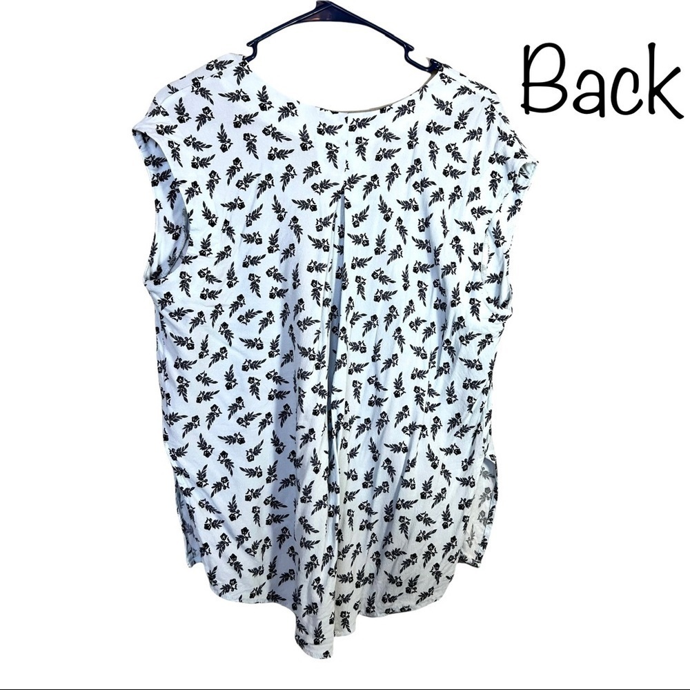 Universal Thread Light Blue Floral Sleeveless V-Neck Rayon Blouse Top Size Small - Picture 12 of 16